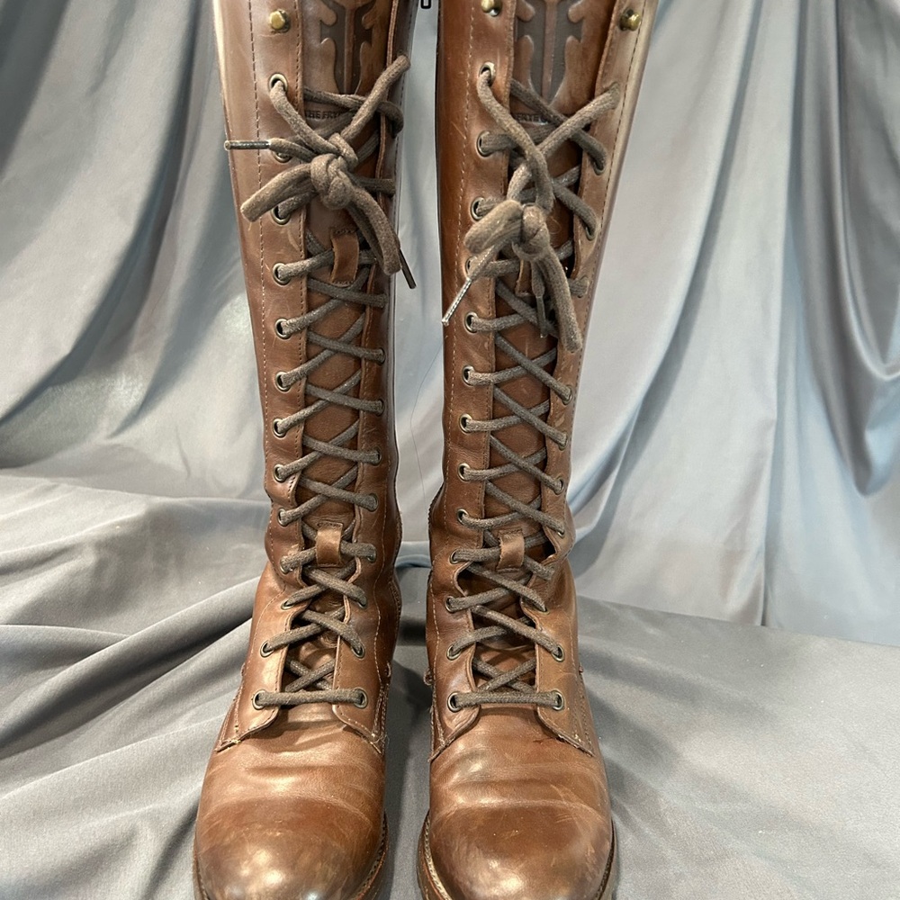 FRYE AND CO. Brown Lace-Up Boots with Vintage Appeal